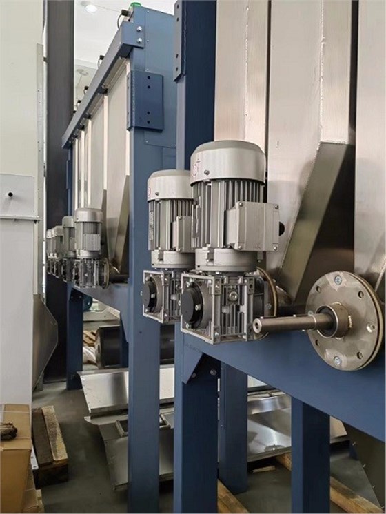 全自動上料機上配套使用艾思捷蝸輪減速機 (2).jpg