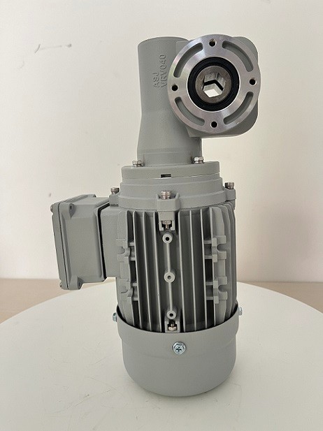 一款鋰電池輸送線專(zhuān)用的減速機(jī) SJXRV040六方孔蝸輪蝸桿減速機(jī).jpg