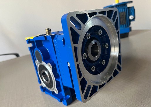 艾思捷技術(shù)教您蝸輪蝸桿減速機(jī)怎么選一款合適的伺服電機(jī)配套？ (3).jpg