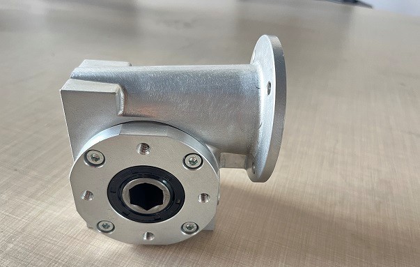 線(xiàn)體輸送、倍速鏈輸送線(xiàn)上用不銹鋼蝸輪蝸桿減速機(jī) (2).jpg